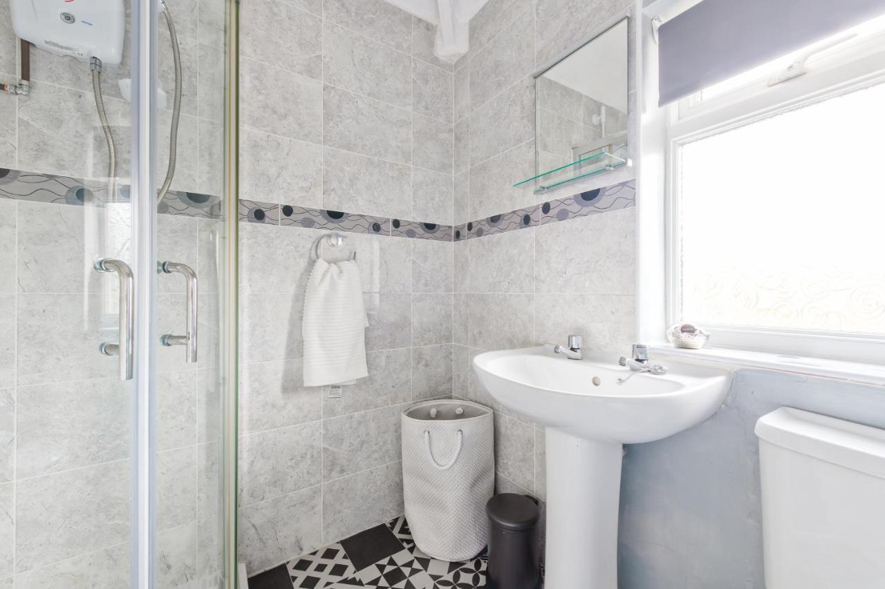 Rookwood House - Spacious Home With Free Parking - Short Stay Leeds Leeds  Kültér fotó